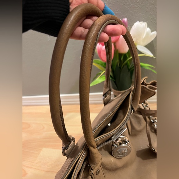 Michael Kors Tan Hamilton Purse - Picture 15 of 15